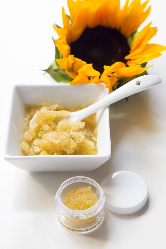 HONEY LEMON LIP SCRUB 15GM