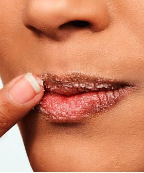Vit c with Cinnaman Lip Scrub ( For Smoker Lips)